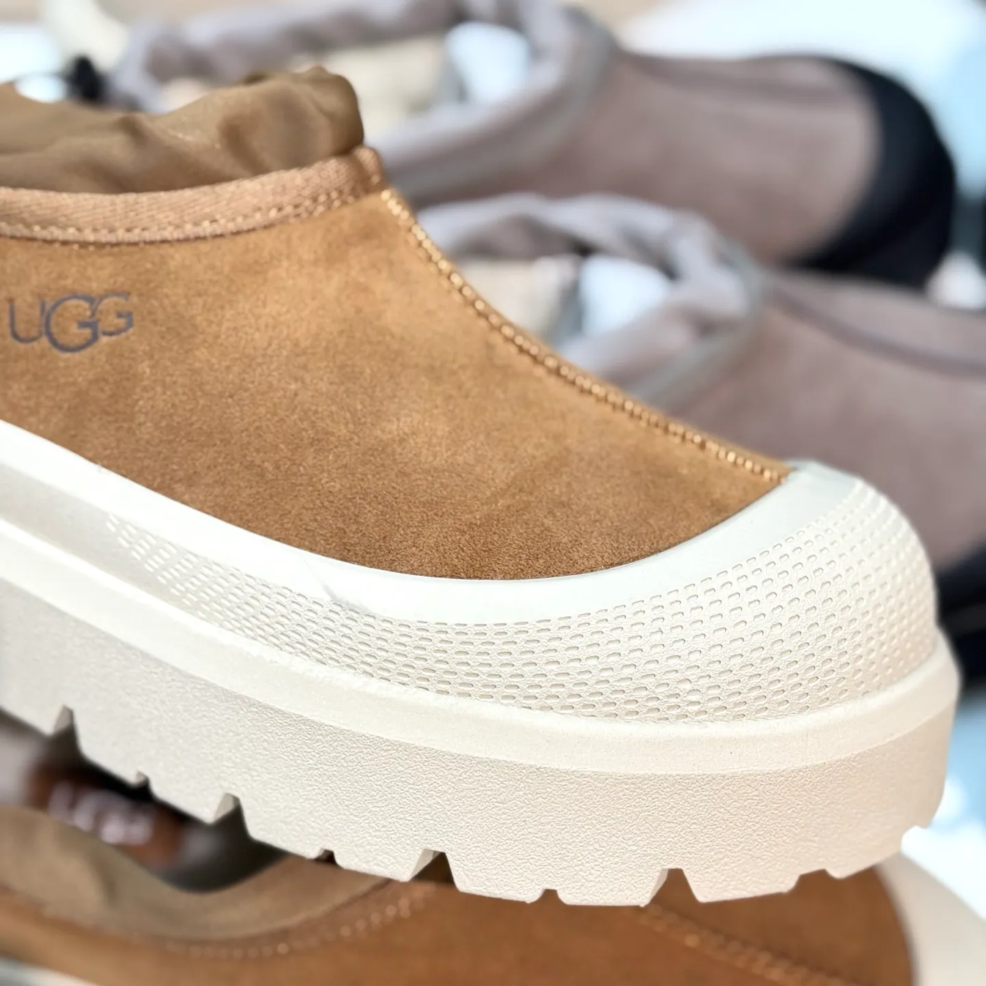 Local 💰600 Exclusive version Original OEM grade UGG Wang Yibo's same style High-end exclusive supply Pyramid-top workmanship quality High-end needs to come # Big advantage supply ❗️❗️❗️ Low-top men's and women's shoes size: 36 37 38 39 40 41 42 43 44#